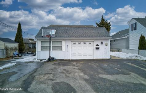 592 Kingfisher Circle Brick NJ 08723