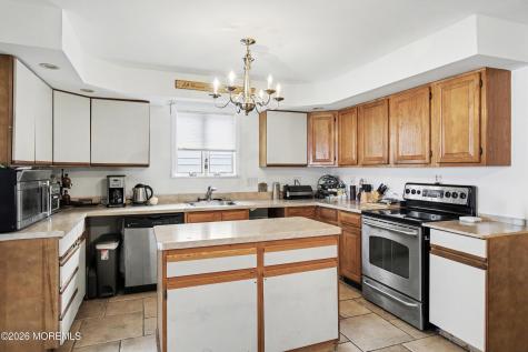 592 Kingfisher Circle Brick NJ 08723