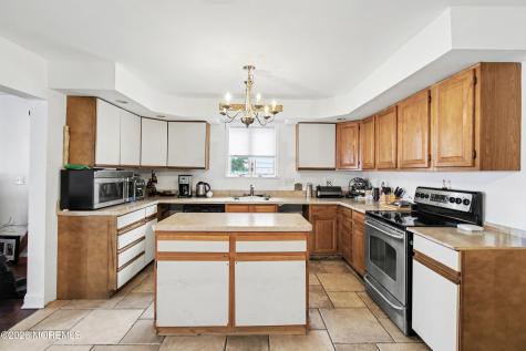 592 Kingfisher Circle Brick NJ 08723