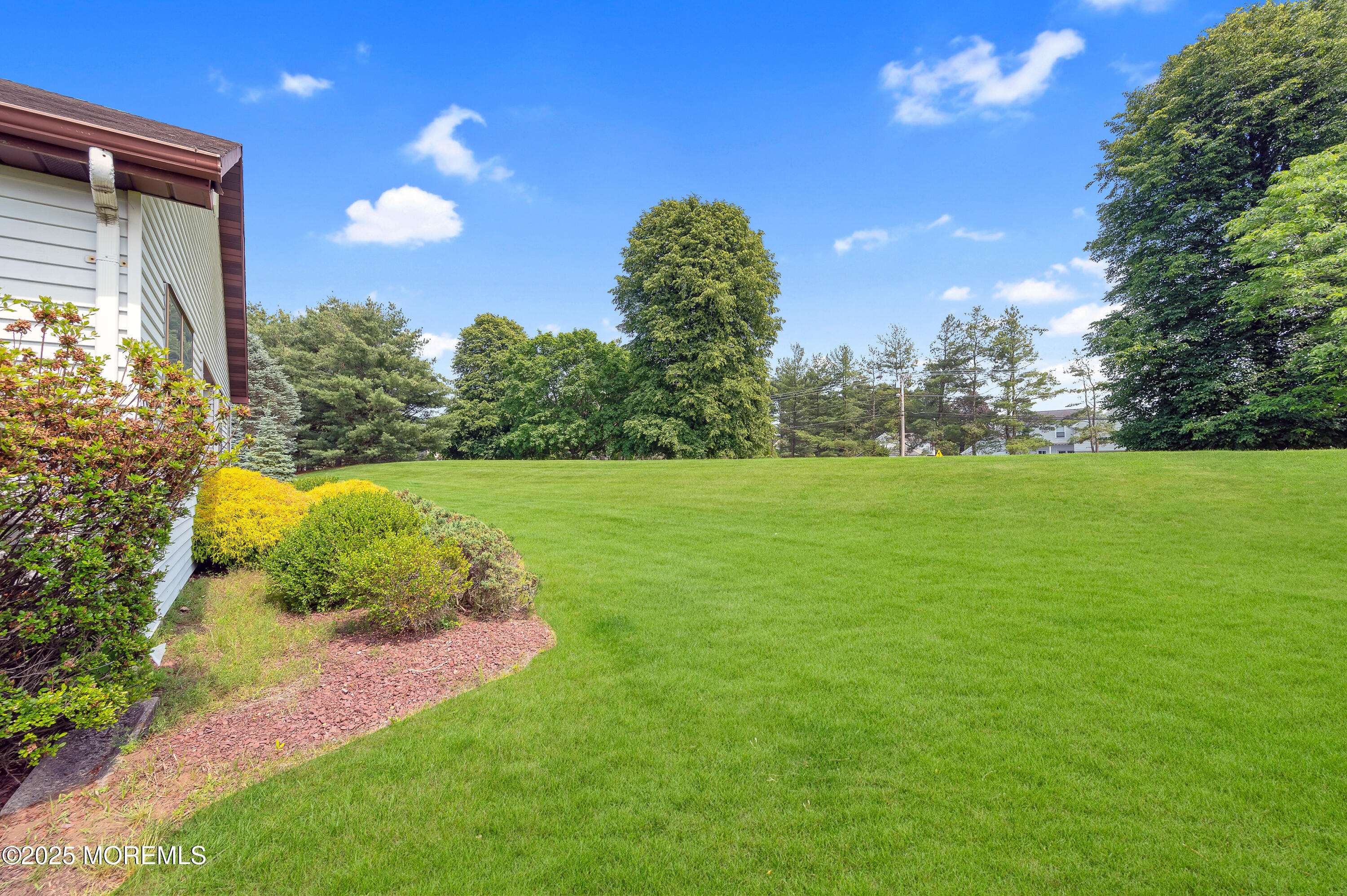 17 Suffolk Way Marlboro NJ 07746