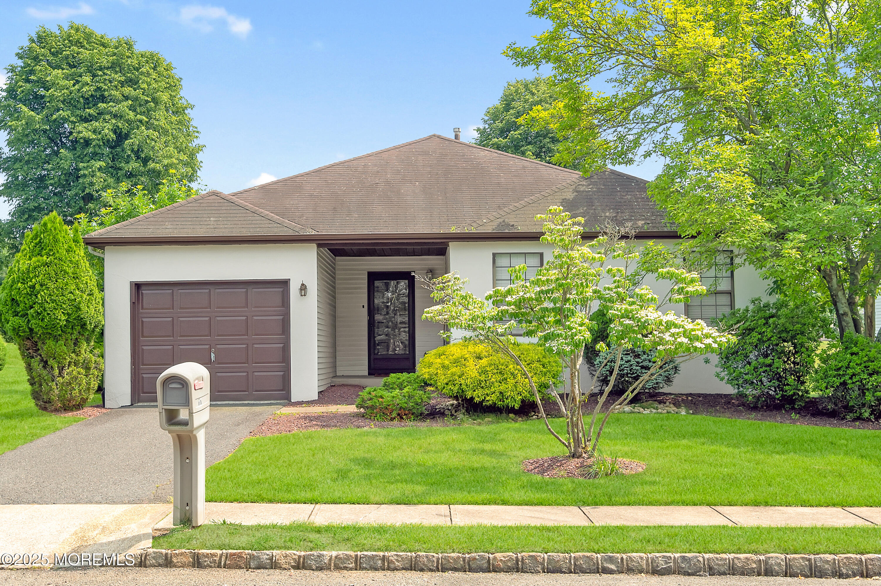 17 Suffolk Way Marlboro NJ 07746