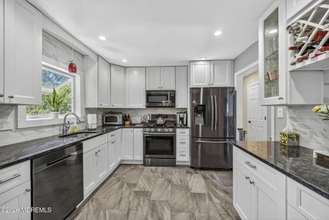 24 Eliot Road Manalapan NJ 07726