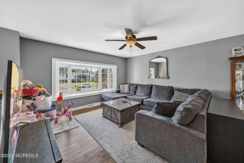 24 Eliot Road Manalapan NJ 07726