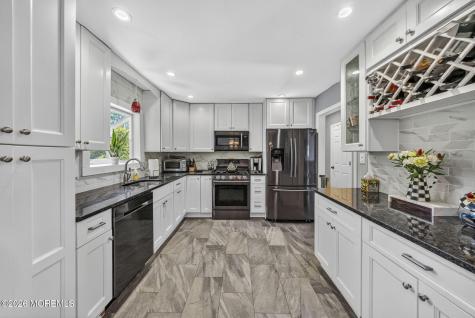 24 Eliot Road Manalapan NJ 07726