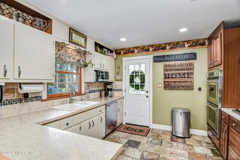21 La Valley Drive Manalapan NJ 07726
