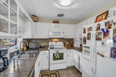 5 Quaker Lane Whiting NJ 08759