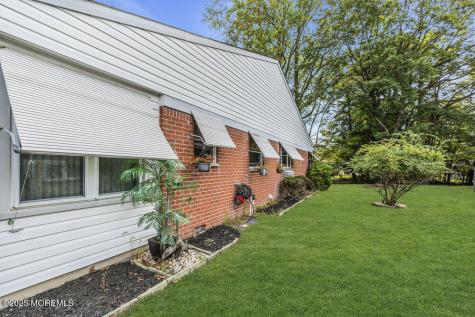 5 Quaker Lane Whiting NJ 08759