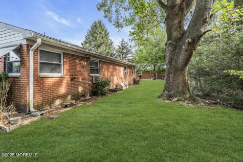 5 Quaker Lane Whiting NJ 08759