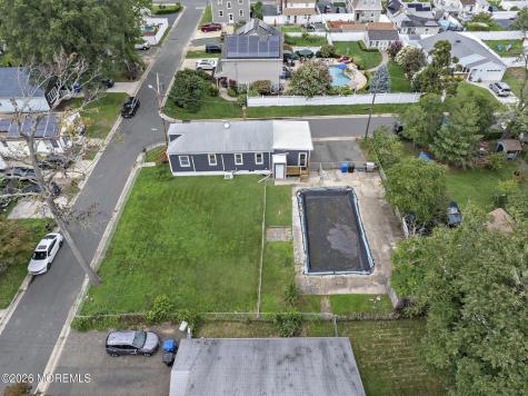 18 Van Brunt Place North Middletown NJ 07748