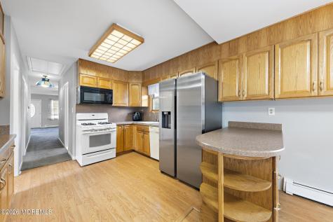 18 Van Brunt Place North Middletown NJ 07748