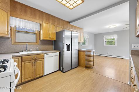 18 Van Brunt Place North Middletown NJ 07748