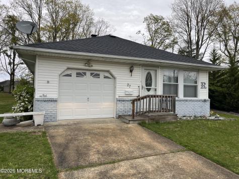 27 Mount Logan Lane Toms River NJ 08753