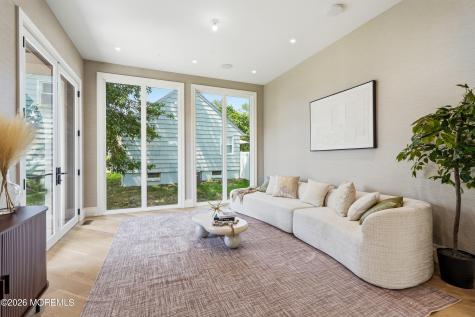 13 Johnston Street Oakhurst NJ 07755