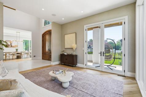 13 Johnston Street Oakhurst NJ 07755