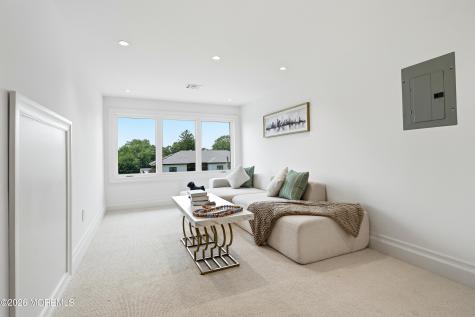 13 Johnston Street Oakhurst NJ 07755