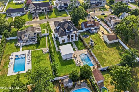13 Johnston Street Oakhurst NJ 07755
