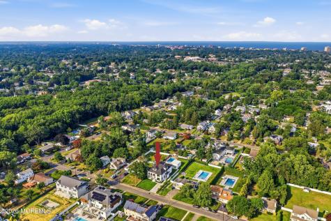 13 Johnston Street Oakhurst NJ 07755