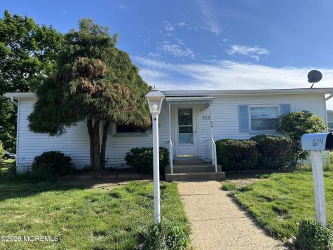 614 Jerome Place Freehold NJ 07728