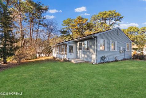 19 Dartmouth Street Whiting NJ 08759