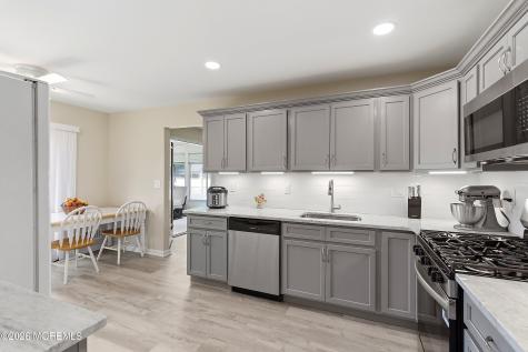 1548 Longboat Avenue Beachwood NJ 08722
