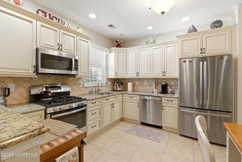 4 April Springs Court Lakewood NJ 08701