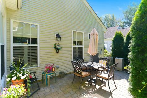 4 April Springs Court Lakewood NJ 08701