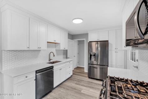 12 Raritan Avenue Leonardo NJ 07737