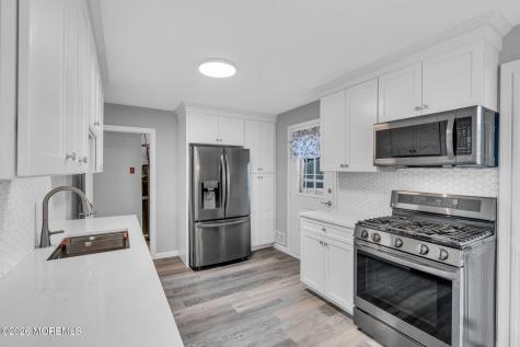 12 Raritan Avenue Leonardo NJ 07737