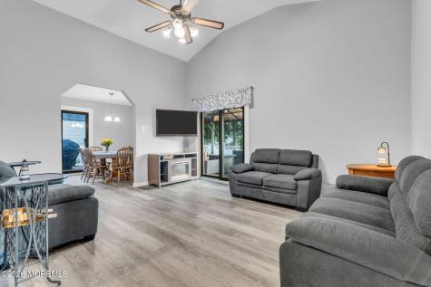 12 Raritan Avenue Leonardo NJ 07737