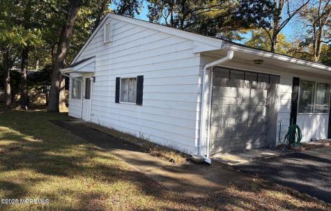 8 Nevada Drive Whiting NJ 08759