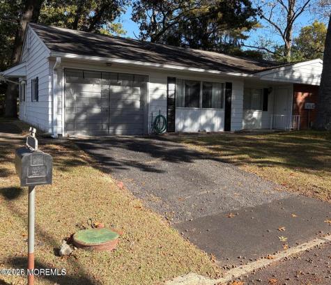 8 Nevada Drive Whiting NJ 08759
