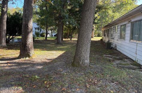 8 Nevada Drive Whiting NJ 08759