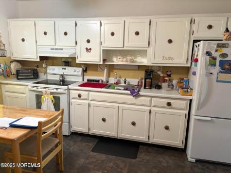 8 Nevada Drive Whiting NJ 08759