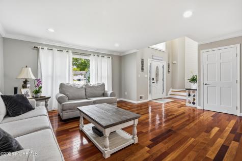 1910 Holbrook Street Oakhurst NJ 07755