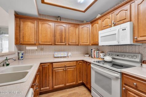 880A Winchester Court Manchester NJ 08759