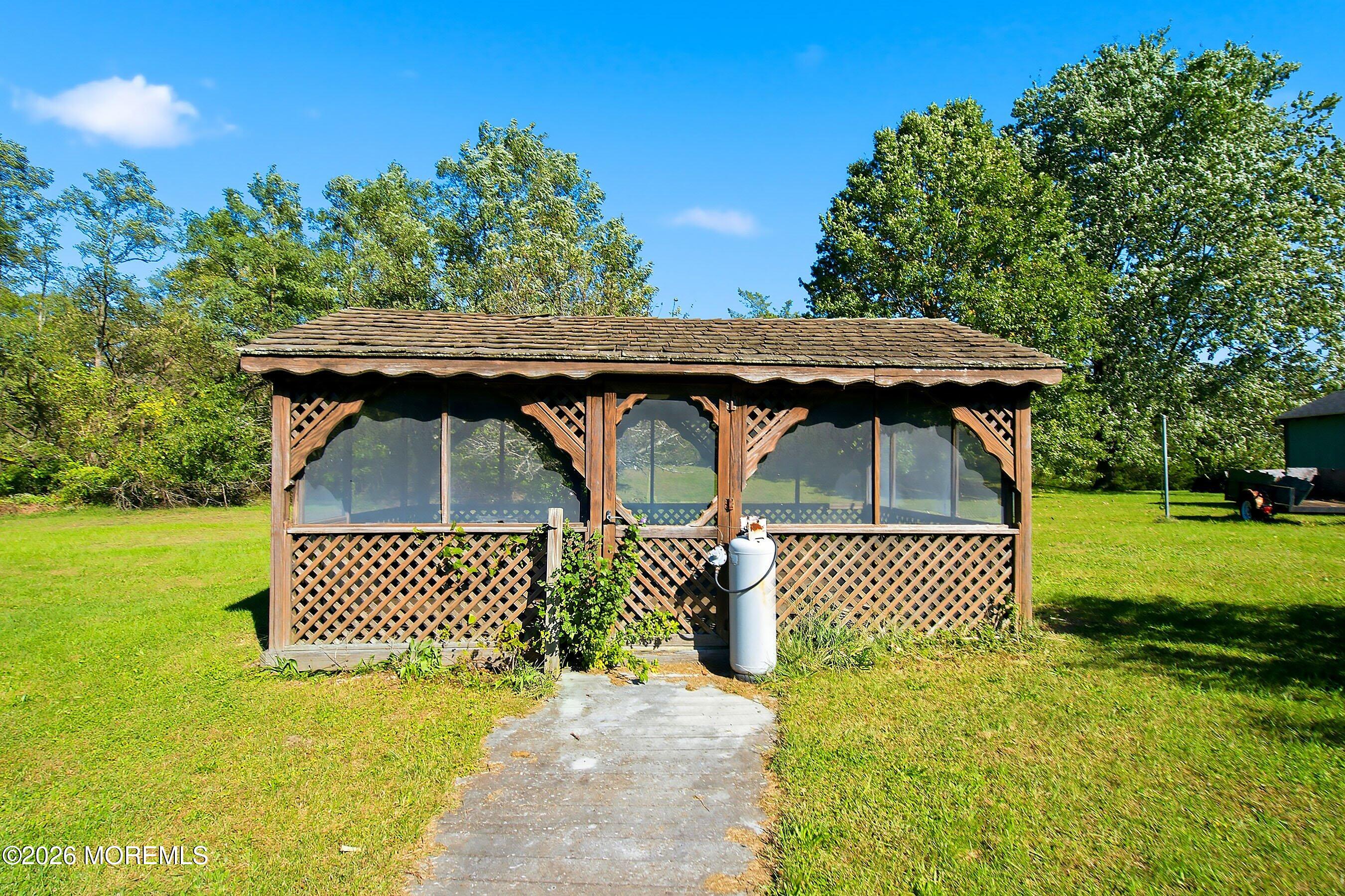 32 Arneytown Hornerstown Road Cream Ridge NJ 08514