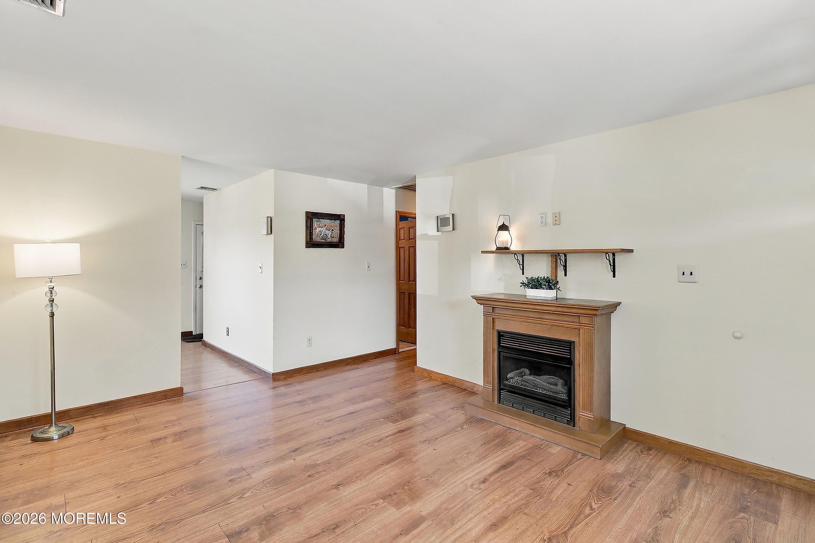 32 Arneytown Hornerstown Road Cream Ridge NJ 08514