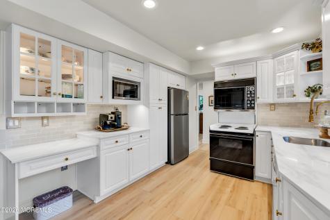 40 Icemeadow Lane Aberdeen NJ 07747