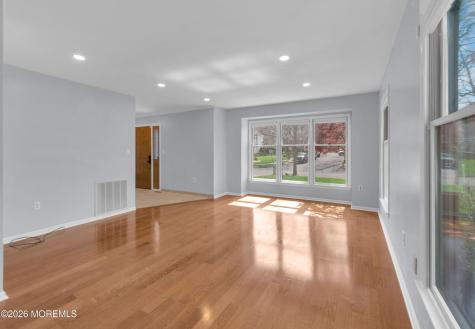 27 Oakland Road Old Bridge NJ 08857