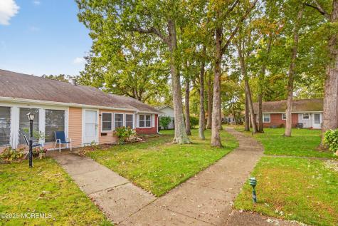 72F Dorchester Drive Lakewood NJ 08701