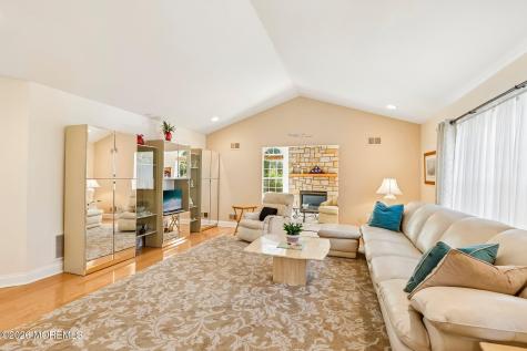 122 Skyline Drive Lakewood NJ 08701