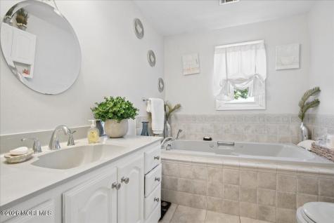 33 Monmouth Avenue North Middletown NJ 07748