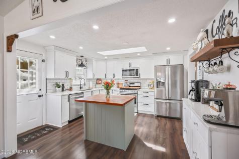 1 Parkview Way Englishtown NJ 07726