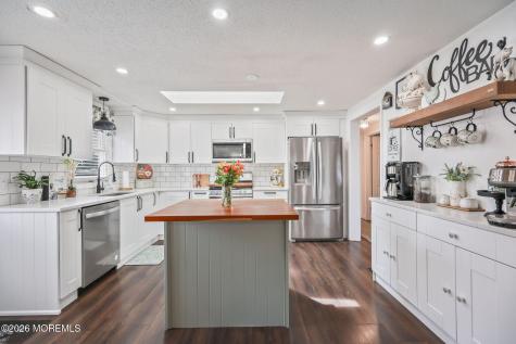 1 Parkview Way Englishtown NJ 07726