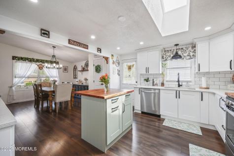 1 Parkview Way Englishtown NJ 07726