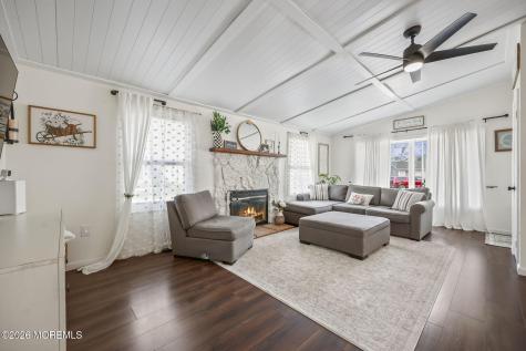1 Parkview Way Englishtown NJ 07726