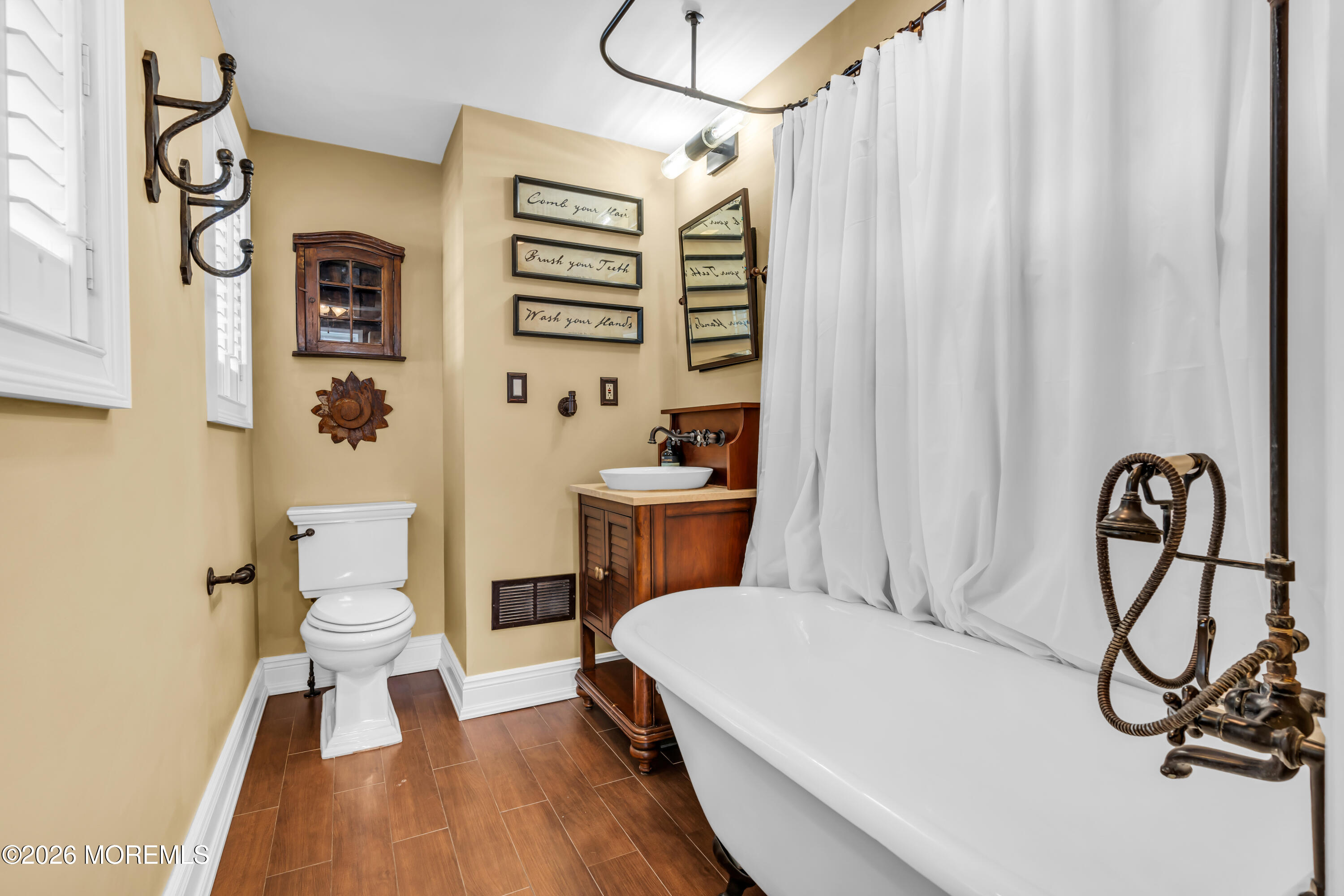542 Clinton Avenue Belford NJ 07718