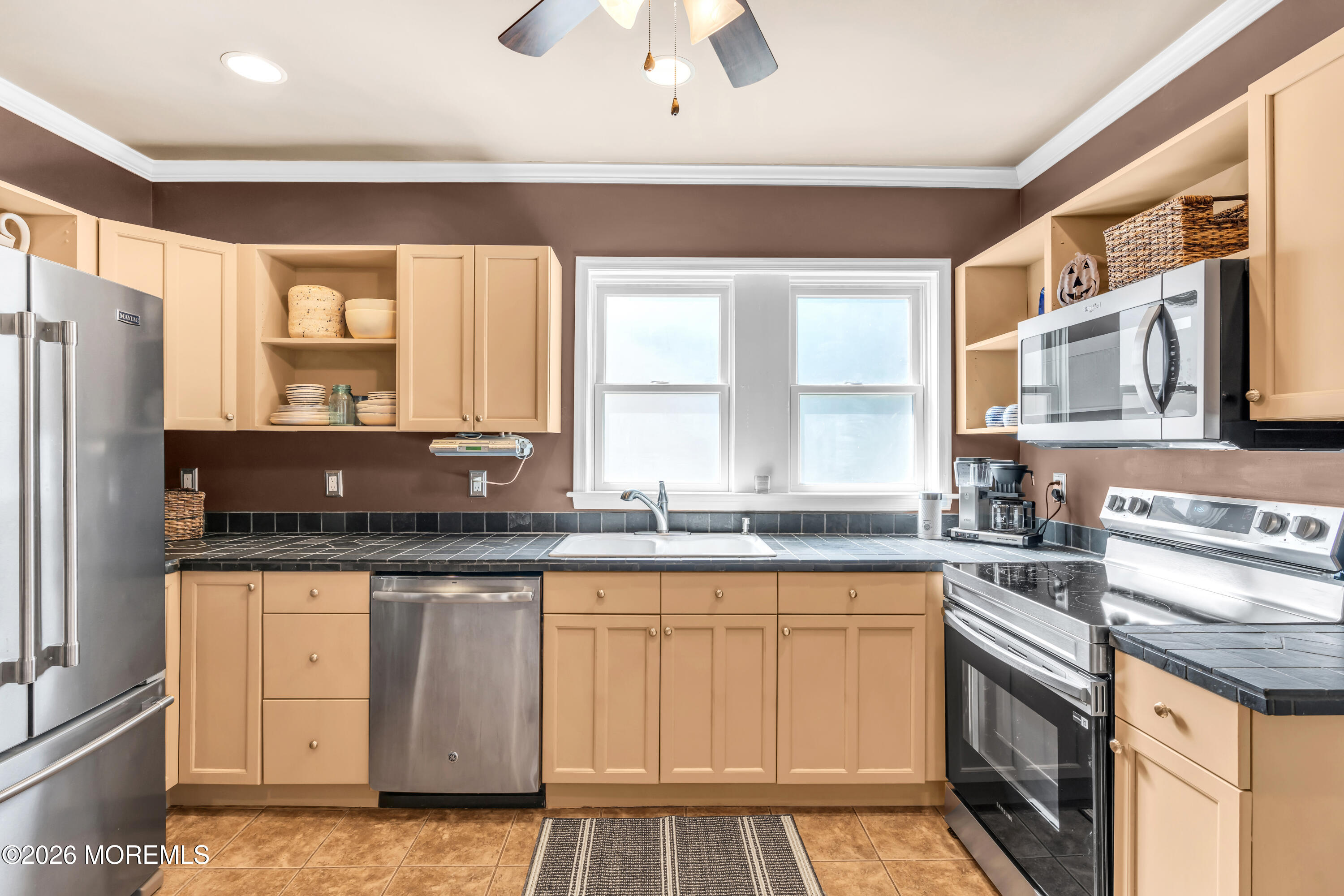 542 Clinton Avenue Belford NJ 07718