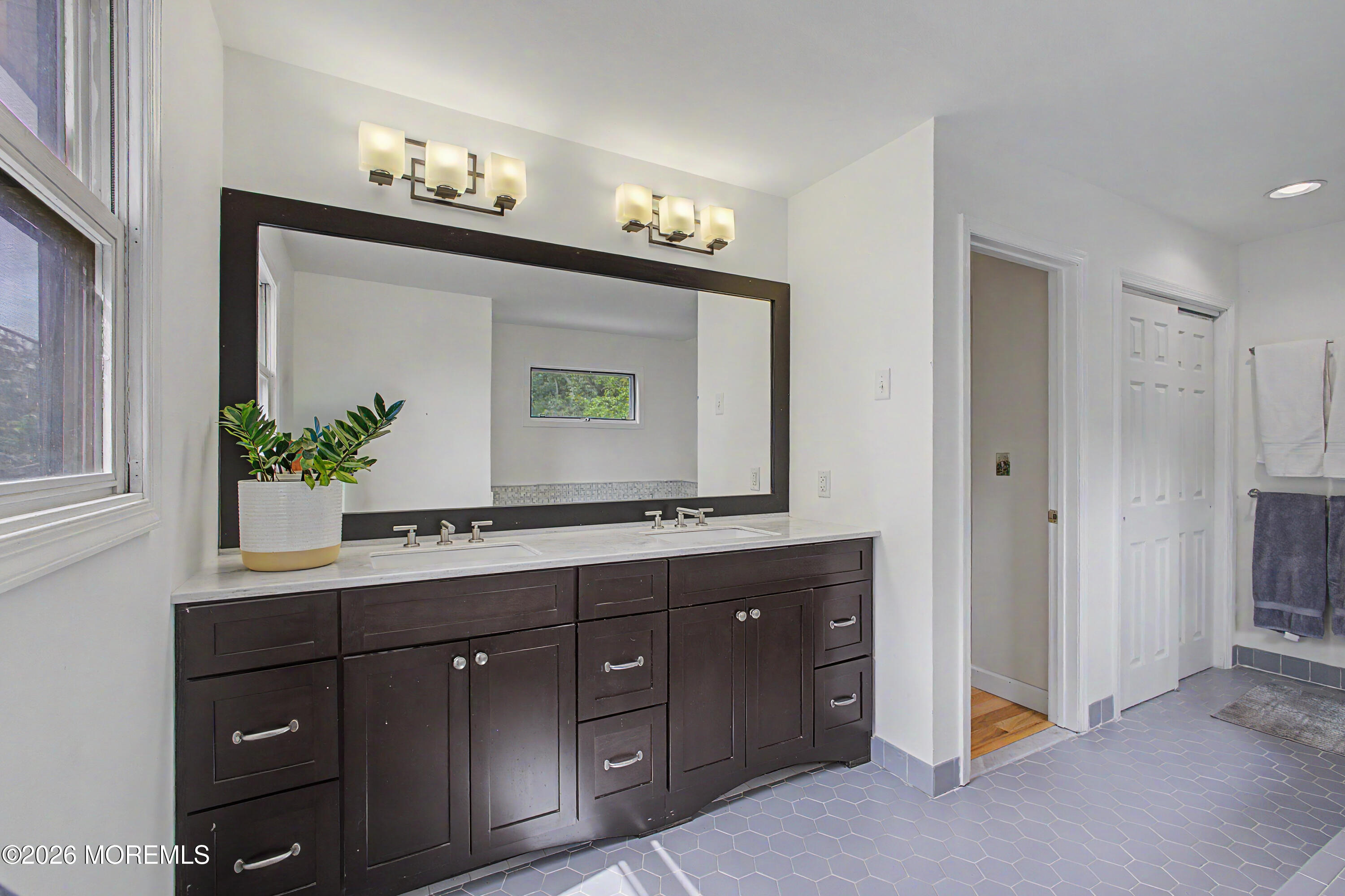 9 Stacy Drive Cream Ridge NJ 08514