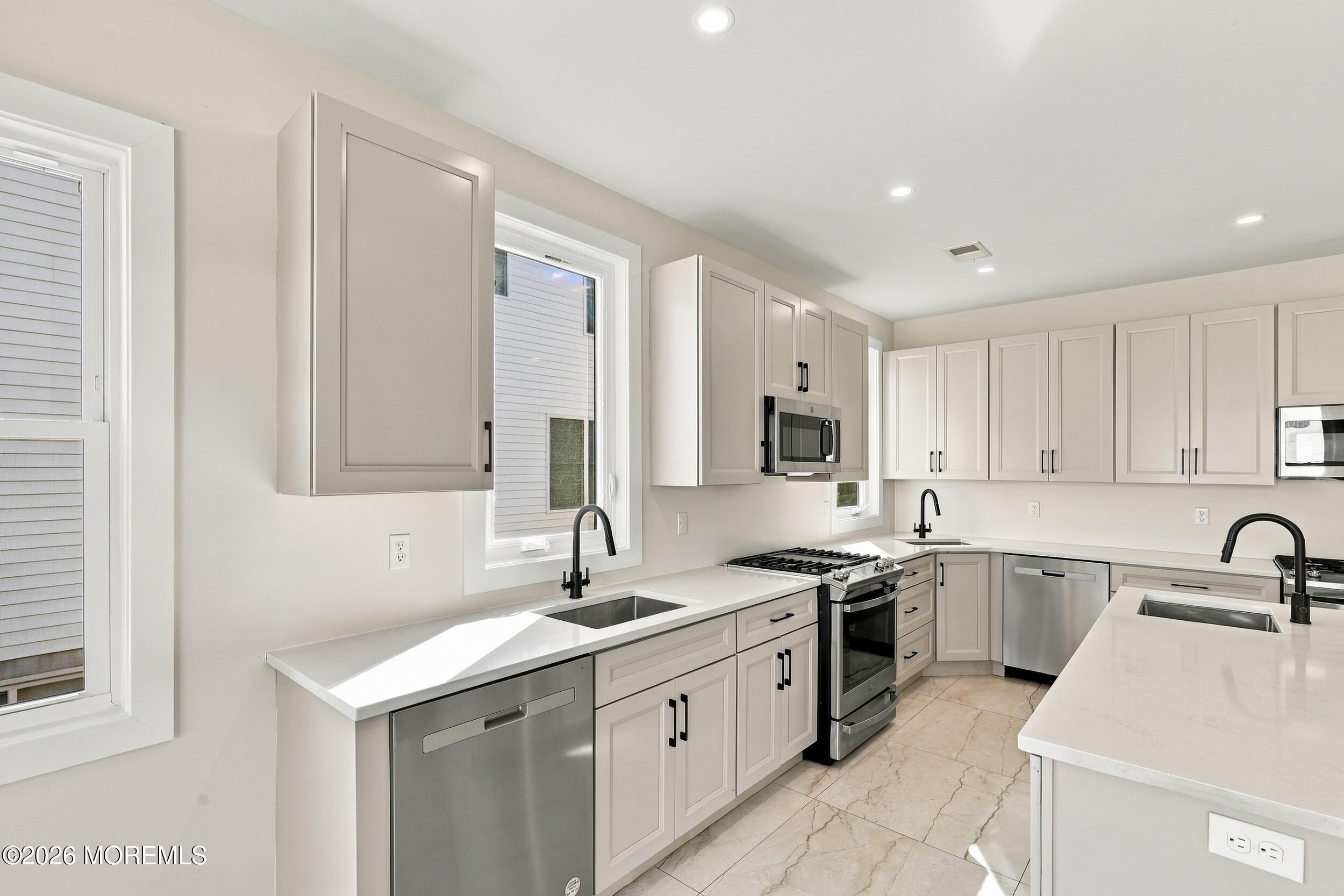 67 Edgecomb Avenue Lakewood NJ 08701